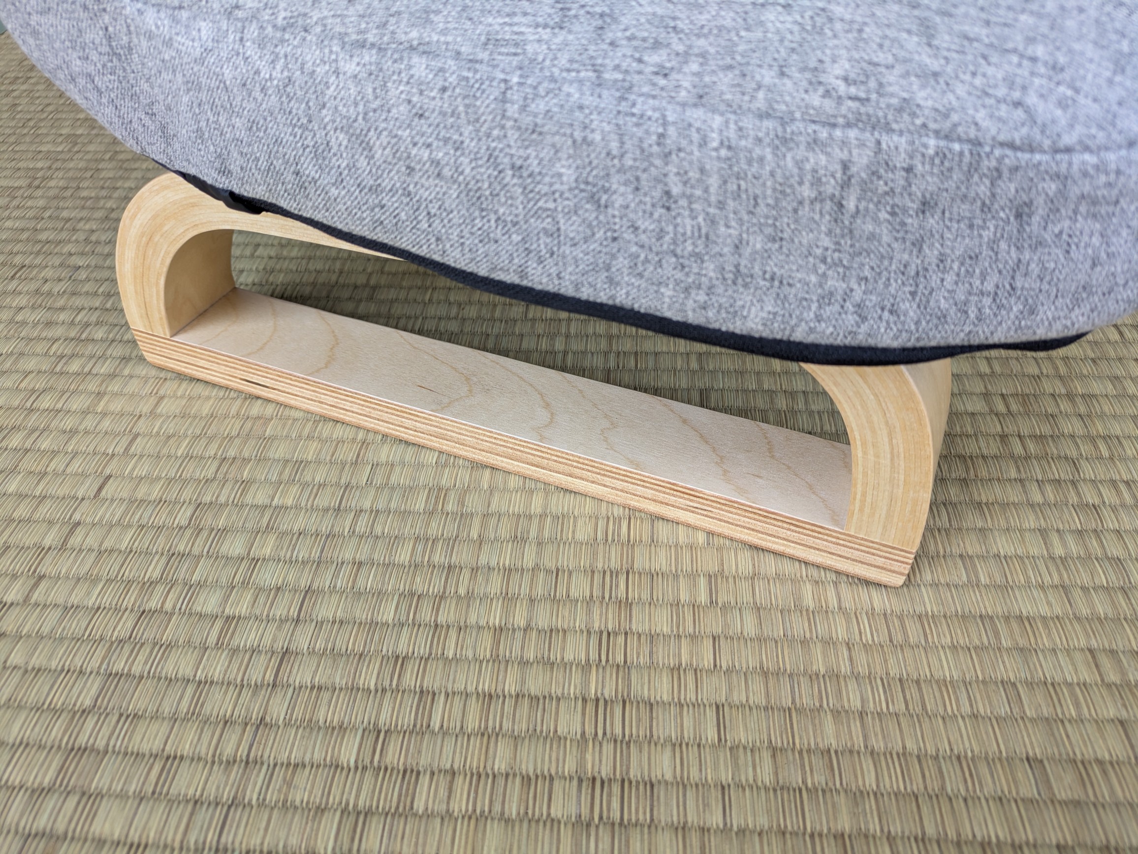 背中にフィットするあぐら座椅子足元