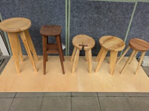 天然木スツール集合