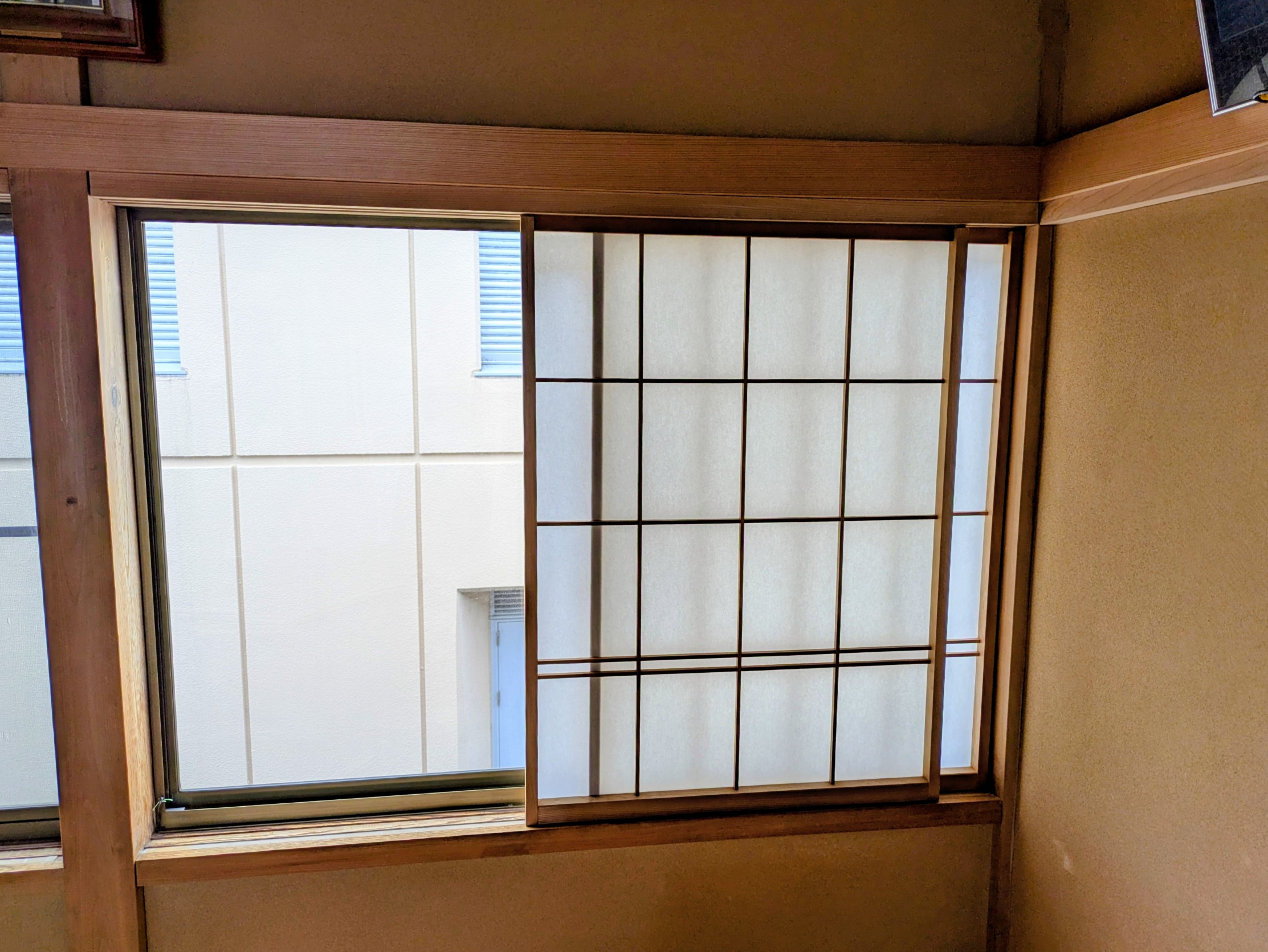 インプラス施工前腰窓