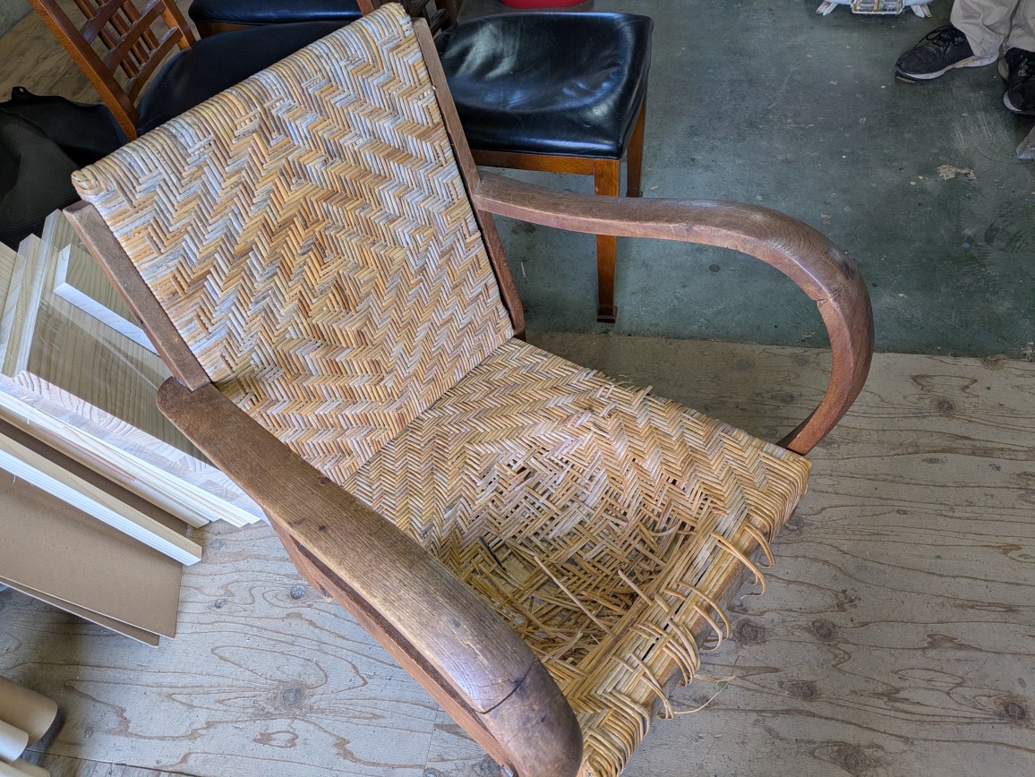籐椅子修理　座面修理前