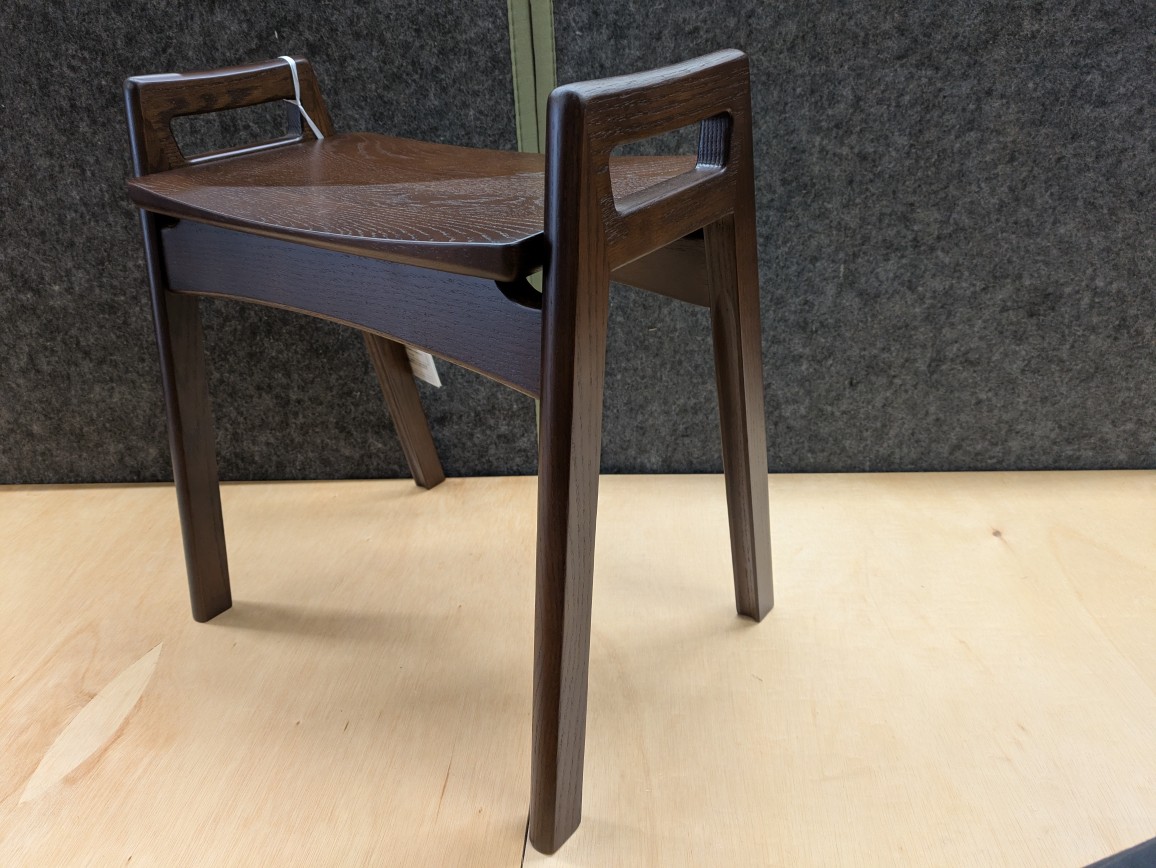 スツールリファクション　斜め