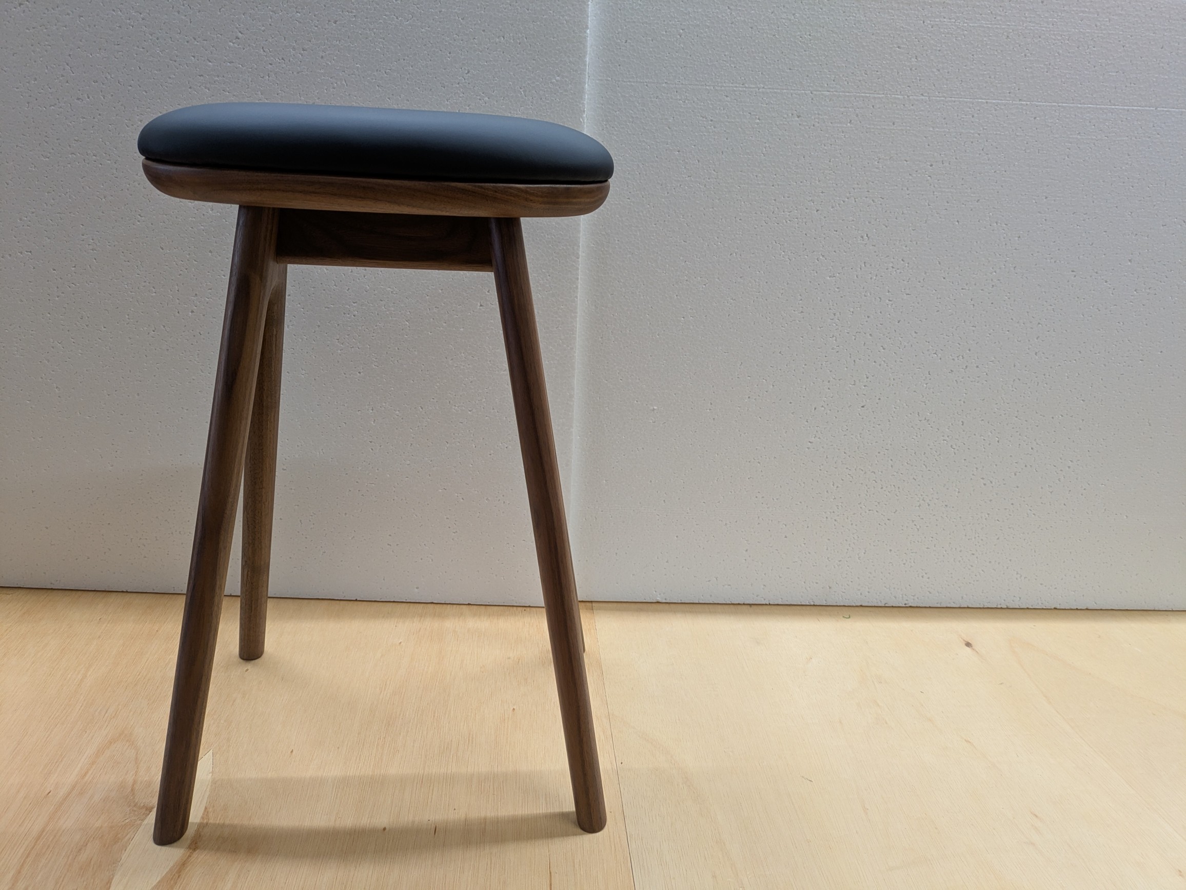 SC338H58ウォールナット合皮黒