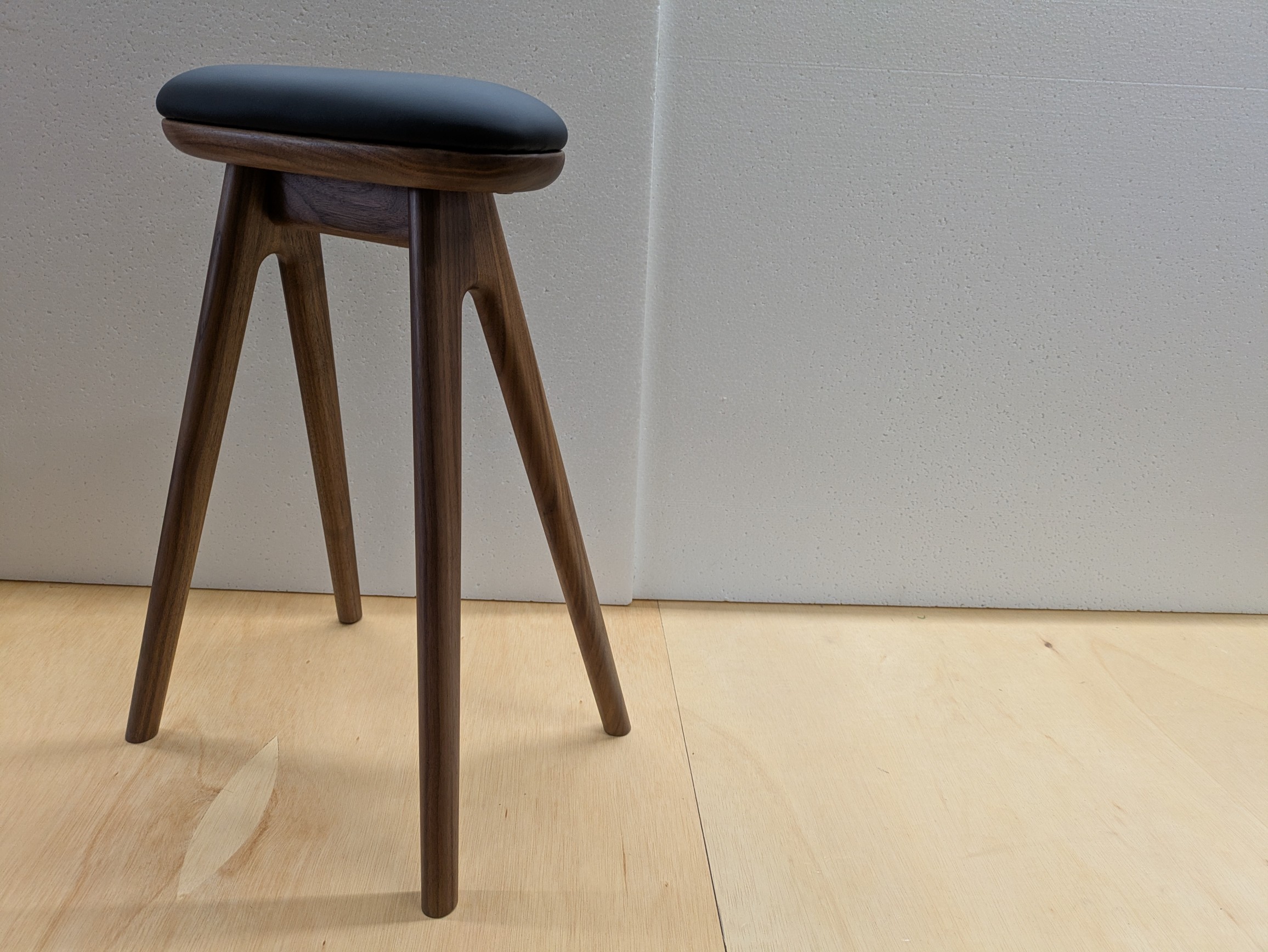 SC338H58ウォールナット合皮黒斜め