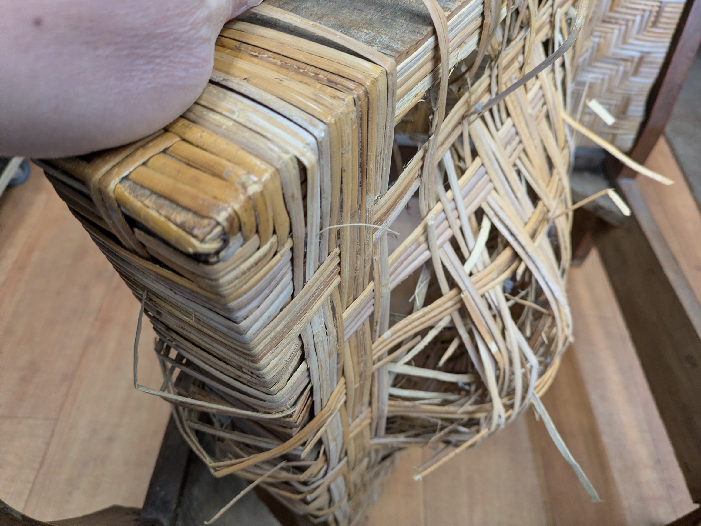 籐椅子修理　座面破損