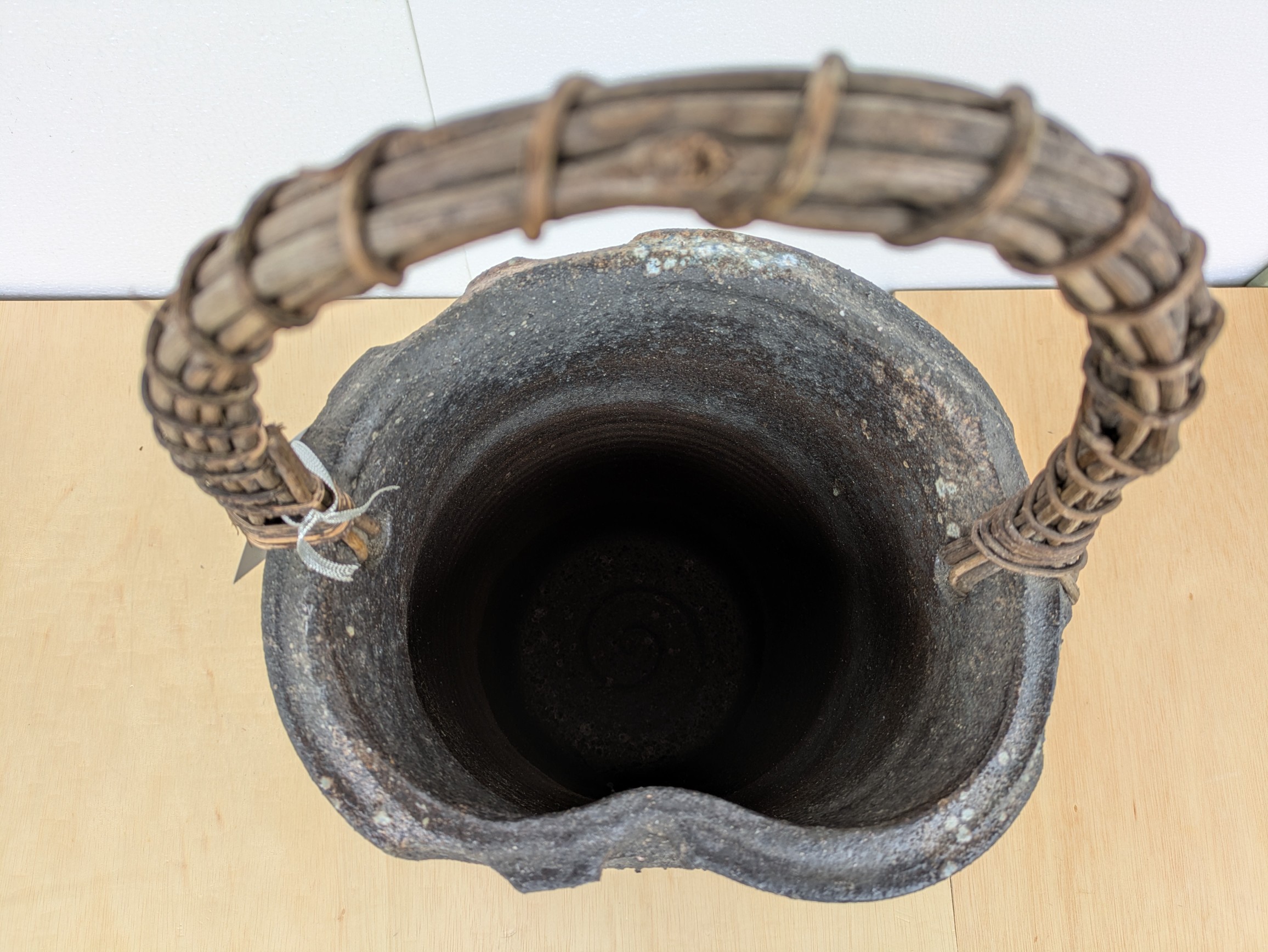 信楽焼傘立て古窓　上