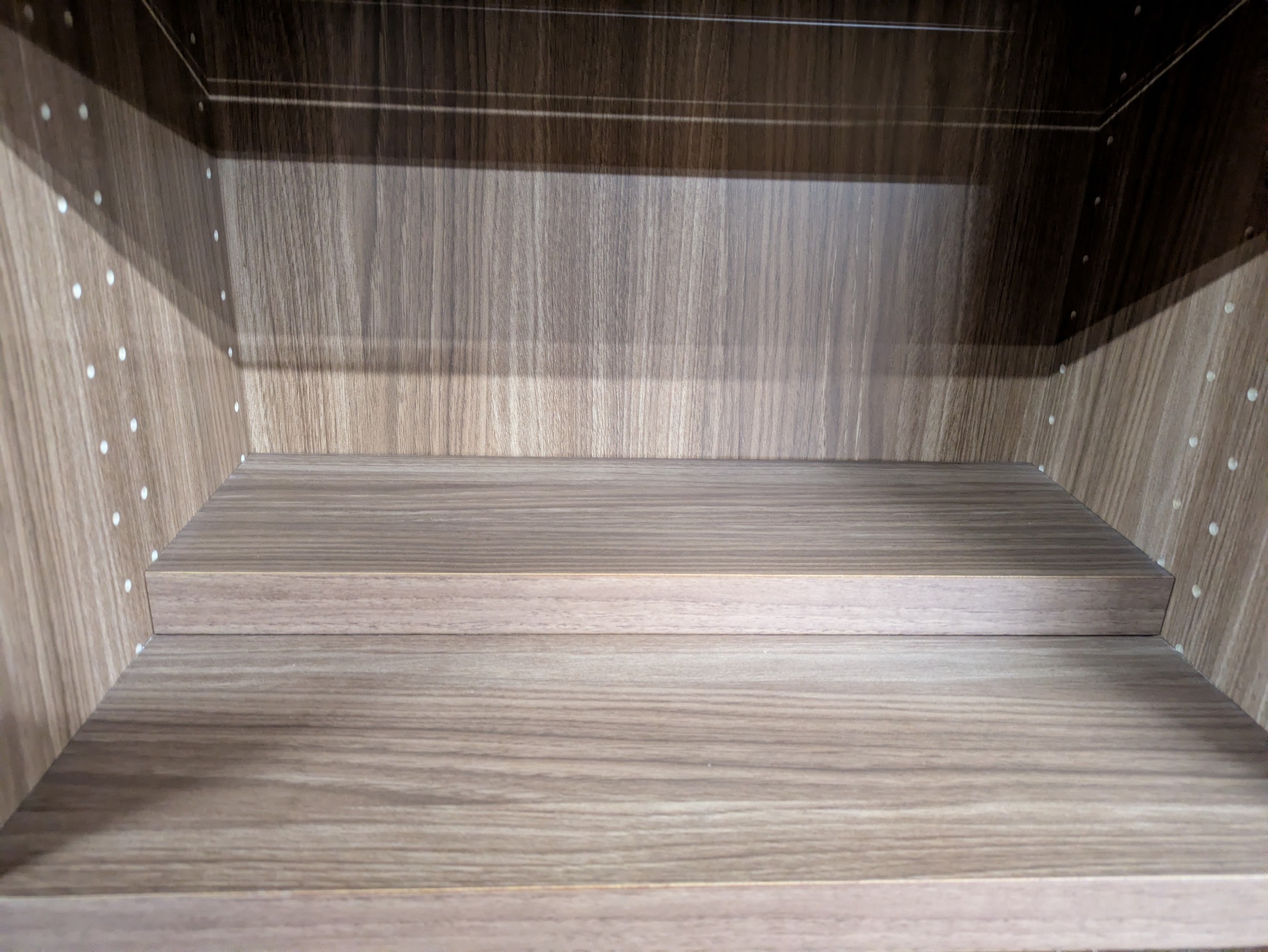 フナモココミックシェルフウォールナット棚段違い