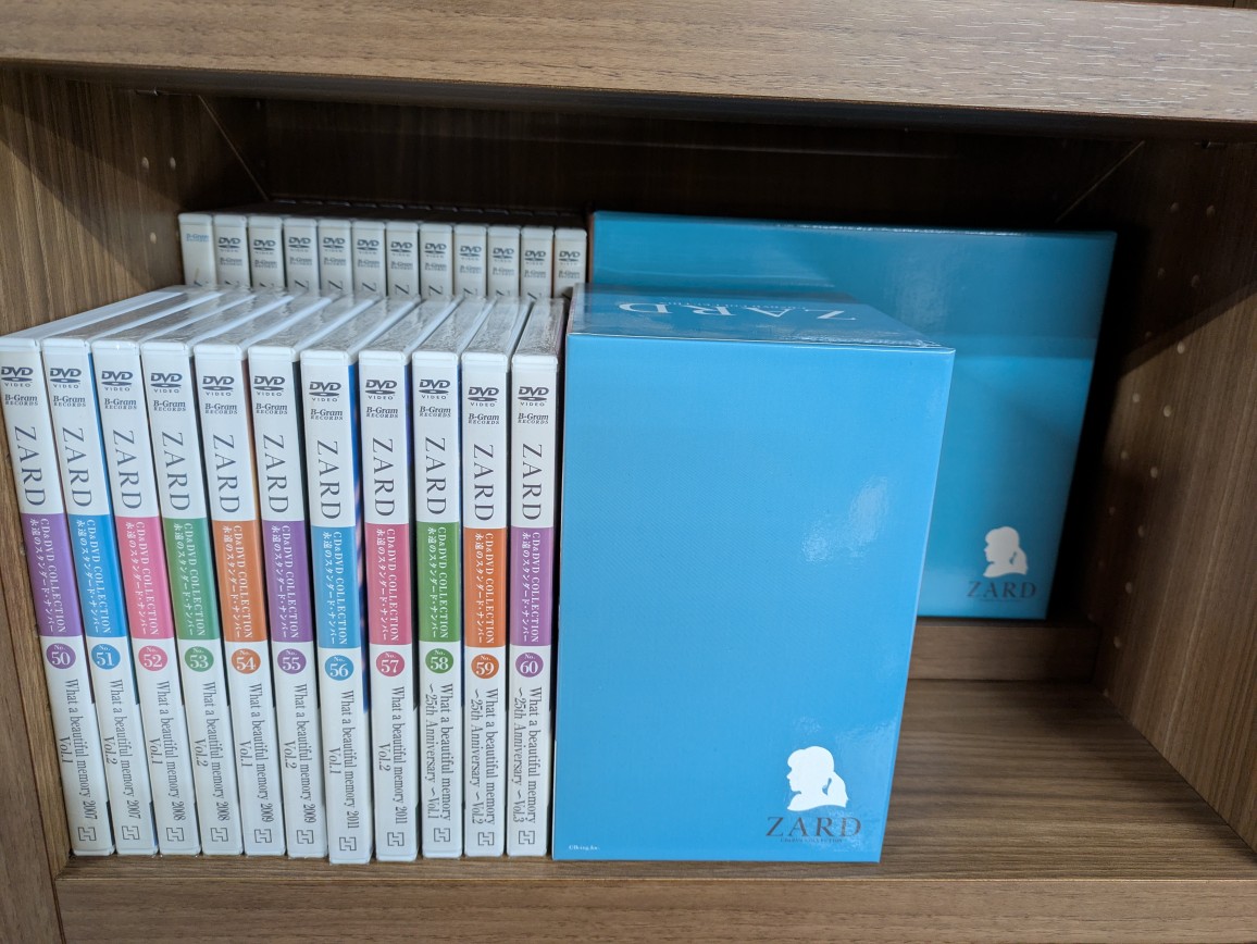 フナモココミックシェルフウォールナット棚段違い収納