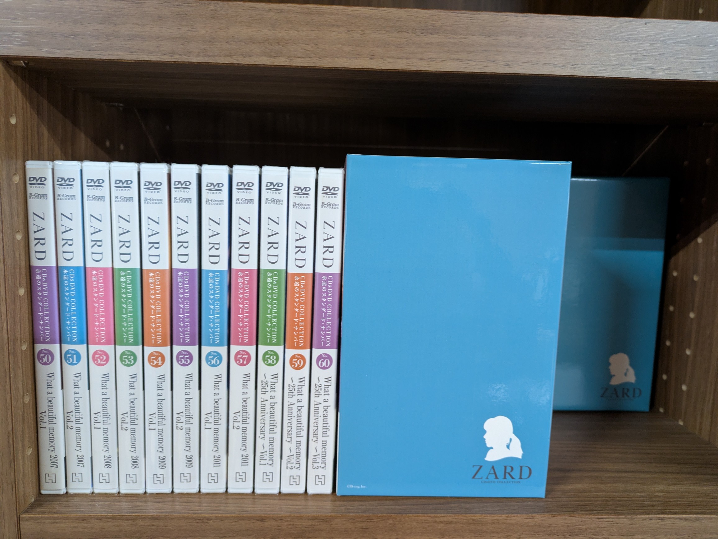 フナモココミックシェルフウォールナット棚水平収納